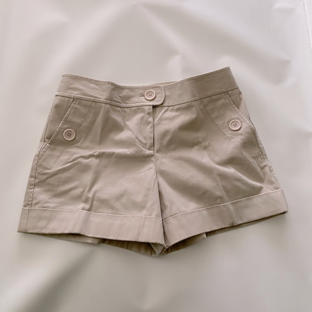 Ann Taylor Loft. Light khaki shorts. NWT size 8